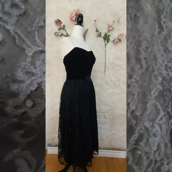 1980s black dress with velvet top and lace bottom - Picture 2 of 5